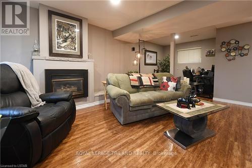 31 Parliament Crescent, London, ON - Indoor Photo Showing Living Room With Fireplace