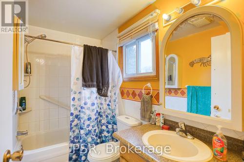 38 Meadow Woods Cres, Kitchener, ON - Indoor Photo Showing Bathroom