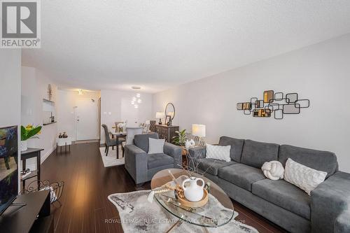 #201 -4205 Shipp Dr, Mississauga, ON - Indoor Photo Showing Living Room