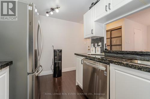 #201 -4205 Shipp Dr, Mississauga, ON - Indoor Photo Showing Kitchen