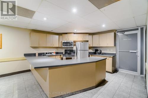 #201 -4205 Shipp Dr, Mississauga, ON - Indoor Photo Showing Kitchen