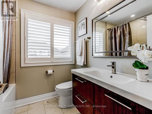1405 Thorncrest Cres, Oakville, ON - Indoor Photo Showing Bathroom