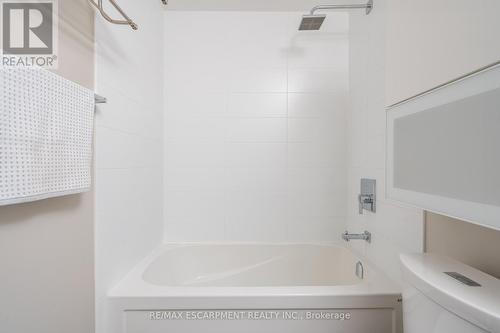 603A - 5230 Dundas Street E, Burlington, ON - Indoor Photo Showing Bathroom