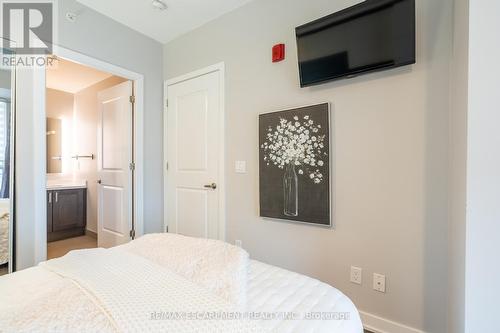 603A - 5230 Dundas Street E, Burlington, ON - Indoor Photo Showing Bedroom