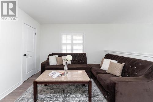 56 Farringdon Crescent, Brampton, ON - Indoor Photo Showing Living Room