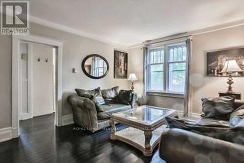 23-25 Peter St S, Mississauga, ON - Indoor Photo Showing Living Room