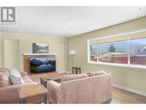 67 White Street, Kitimat, BC - Indoor Photo Showing Living Room