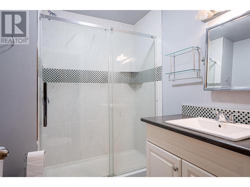 2124 Tamarack Street, Prince George, BC - Indoor Photo Showing Bathroom