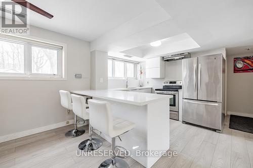 27 Sagebrush Lane, Toronto, ON - Indoor Photo Showing Kitchen