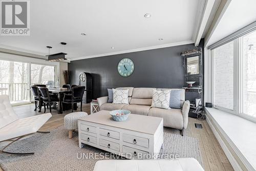 27 Sagebrush Lane, Toronto, ON - Indoor Photo Showing Living Room