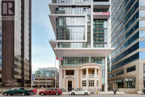 #2602 -426 University Ave, Toronto, ON - Outdoor With Facade
