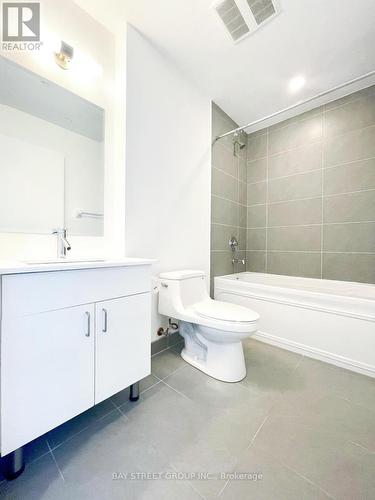 #2602 -426 University Ave, Toronto, ON - Indoor Photo Showing Bathroom