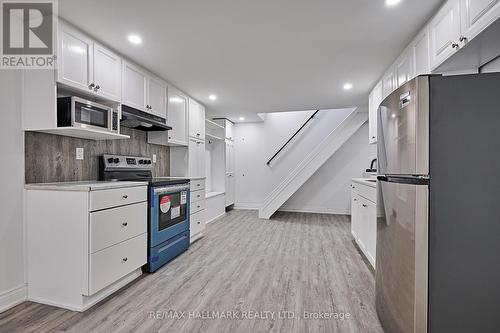 26 Michael Boulevard, Whitby, ON - Indoor Photo Showing Kitchen