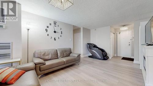 #612 -120 Dundalk Dr, Toronto, ON - Indoor Photo Showing Living Room