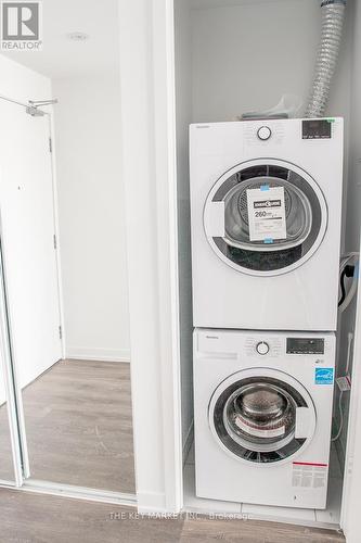 1501 - 898 Portage Parkway, Vaughan, ON - Indoor Photo Showing Laundry Room