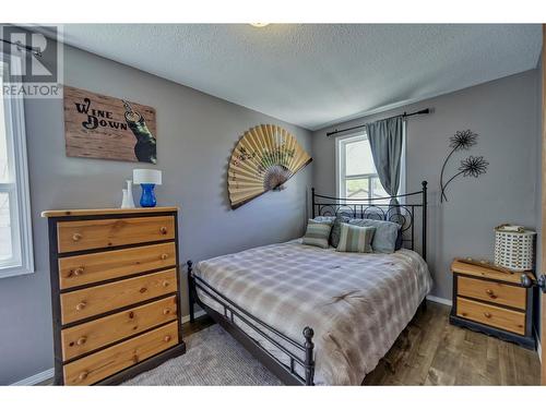 6008 Cottonwood Drive, Osoyoos, BC - Indoor Photo Showing Bedroom