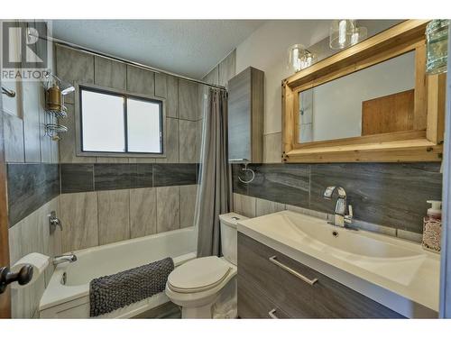 6008 Cottonwood Drive, Osoyoos, BC - Indoor Photo Showing Bathroom