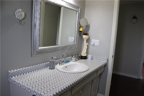 Upper 4 pc bathroom - 119 Jarrett Place, Dunnville, ON - Indoor Photo Showing Bathroom