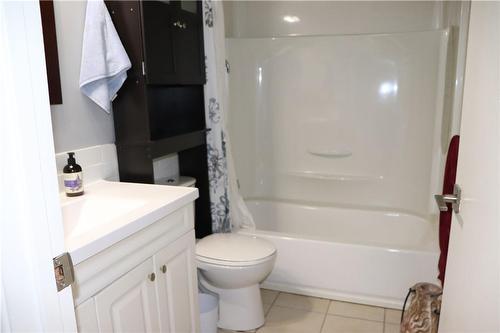 Lower updated 4 pc bathoorm - 119 Jarrett Place, Dunnville, ON - Indoor Photo Showing Bathroom