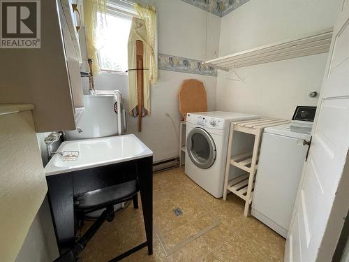 2015 Kerr Road, Sicamous, BC - Indoor Photo Showing Laundry Room