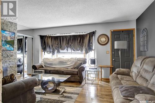 153 Halifax Street, Regina, SK - Indoor Photo Showing Living Room