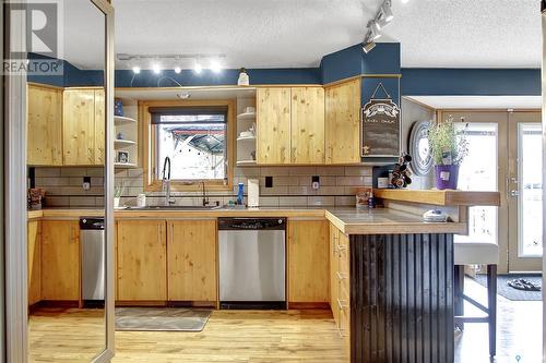 153 Halifax Street, Regina, SK - Indoor Photo Showing Kitchen