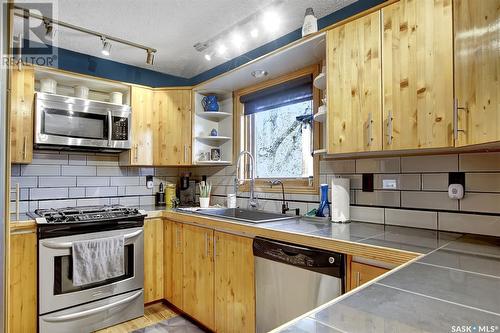 153 Halifax Street, Regina, SK - Indoor Photo Showing Kitchen