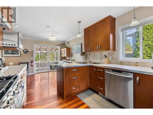 1056 Caledonia Way, West Kelowna, BC - Indoor Photo Showing Kitchen