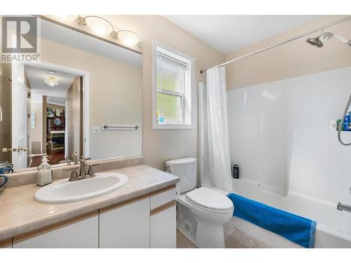 1056 Caledonia Way, West Kelowna, BC - Indoor Photo Showing Bathroom