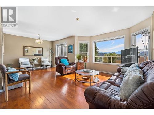 1056 Caledonia Way, West Kelowna, BC - Indoor Photo Showing Living Room