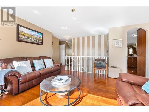 1056 Caledonia Way, West Kelowna, BC - Indoor Photo Showing Living Room