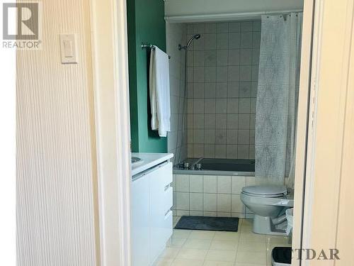 208 Tisdale St, Timmins, ON - Indoor Photo Showing Bathroom