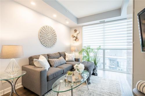 5230 Dundas Street|Unit #603A, Burlington, ON - Indoor Photo Showing Living Room