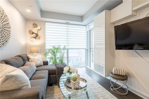5230 Dundas Street|Unit #603A, Burlington, ON - Indoor Photo Showing Living Room