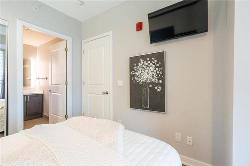 5230 Dundas Street|Unit #603A, Burlington, ON - Indoor Photo Showing Bedroom