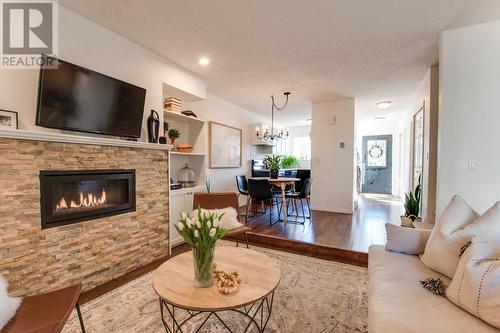5300 25 Avenue Unit# 31, Vernon, BC - Indoor Photo Showing Living Room With Fireplace