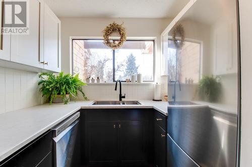 5300 25 Avenue Unit# 31, Vernon, BC - Indoor Photo Showing Kitchen With Double Sink
