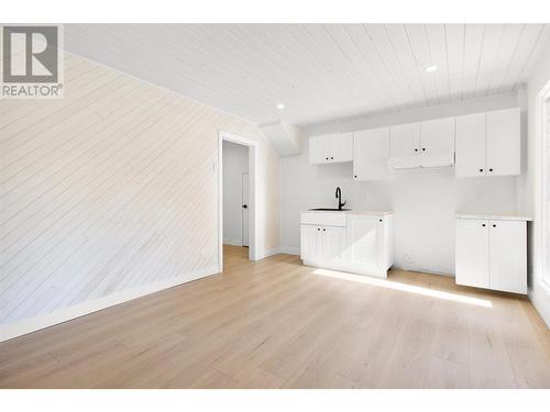 402 Kildonan Avenue, Enderby, BC - Indoor Photo Showing Kitchen