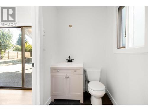 402 Kildonan Avenue, Enderby, BC - Indoor Photo Showing Bathroom