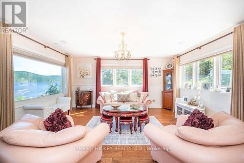 294 Lau-Ren Road, Laurentian Hills, ON - Indoor Photo Showing Living Room