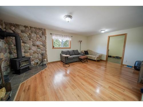 1958 Hunter Road, Cranbrook, BC - Indoor Photo Showing Living Room With Fireplace