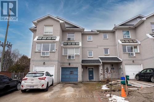 352 Duckworth St, Barrie, ON - Outdoor With Facade