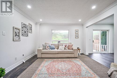 5893 Sidmouth St, Mississauga, ON - Indoor Photo Showing Living Room