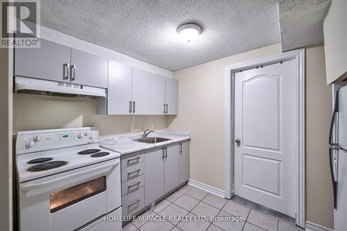 5893 Sidmouth St, Mississauga, ON - Indoor Photo Showing Kitchen
