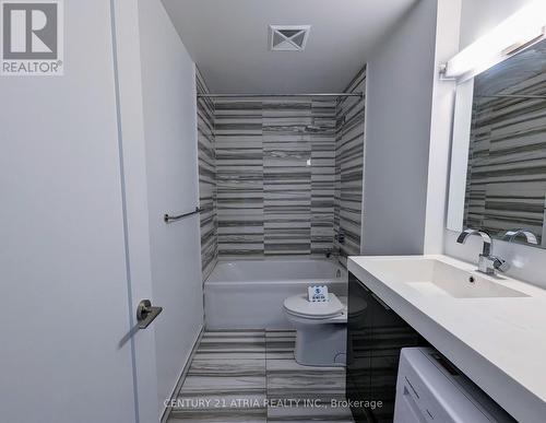 1404 - 318 Richmond Street W, Toronto, ON - Indoor Photo Showing Bathroom