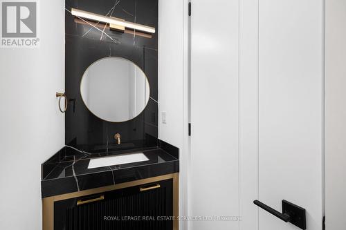 1352 Mount Pleasant Road, Toronto, ON - Indoor Photo Showing Bathroom