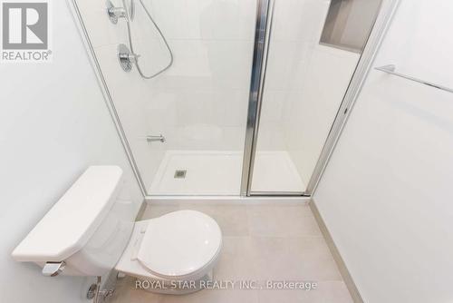 2011 - 7950 Bathurst Street, Vaughan, ON - Indoor Photo Showing Bathroom