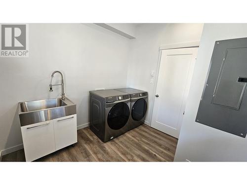 1248 Fir Street, Telkwa, BC - Indoor Photo Showing Laundry Room
