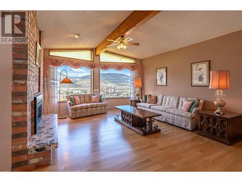 105 Spruce Road, Penticton, BC - Indoor Photo Showing Living Room