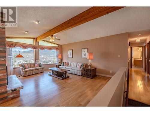 105 Spruce Road, Penticton, BC - Indoor Photo Showing Living Room